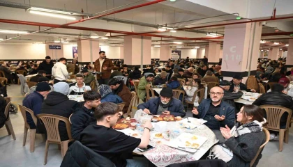 Isparta Belediyesinin iftar sofraları birlik ve beraberlik ruhunu pekiştiriyor