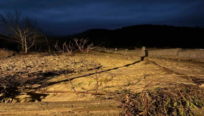 Ispartada etkili olan sağanak yağmur nedeniyle bir köyde su baskınları yaşandı