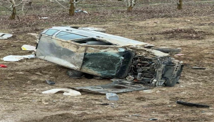 Ispartada otomobil şarampole yuvarlandı: 1i ağır 2 yaralı