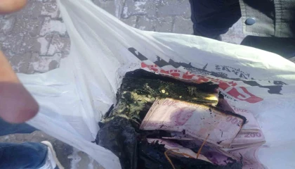 İtfaiye erleri alevlerin arasından Kuran-ı Kerimi kurtardı