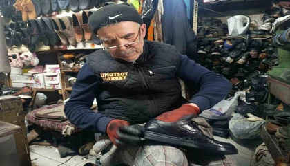 Kahramanmaraşta 38 yıllık usta eski ayakkabılara yeniden hayat veriyor