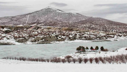 Kahramanmaraşta baraj ve göletler buz tuttu