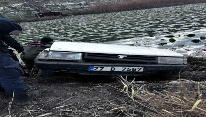 Kahramanmaraşta gölete düşen otomobil sürücüsü hayatını kaybetti