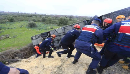 Kazada yaralanan yolcu o anları anlattı: Önce yan yatıp süründük, sonra bariyer saplandı