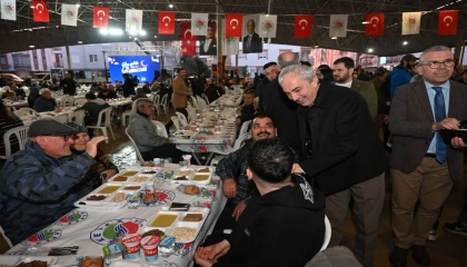 Kepezde Ramazan bereketi iftar sofraları kuruldu, lokmalar dağıtıldı