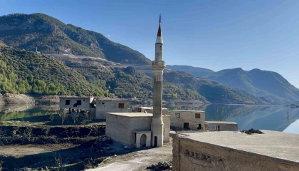 Kıbrısa içme suyu sağlayan baraj doldu, insan silueti ortaya çıktı