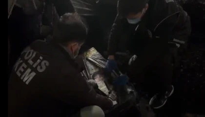 Kömür yüklü tırın dorsesinden binlerce kaçak ürün çıktı