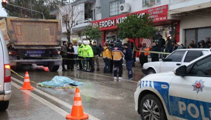 Kozanda kamyonun çarptığı yaşlı adam hayatını kaybetti