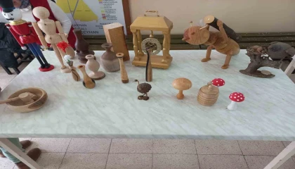 Kozanda üniversite öğrencilerinin ahşap sanatı mesaisi