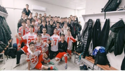 Liselilerin kavga çıkan maçında centilmenlik kazandı