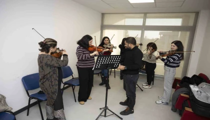 Mersin Büyükşehir Belediyesinin ücretsiz enstrüman kurslarına yoğun ilgi