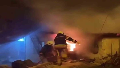 Mersinde bir evin ambarında çıkan yangın korkuttu