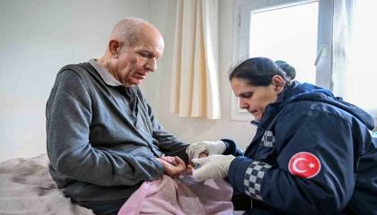 Mersinde evde sağlık hizmetiyle hayatlar kolaylaşıyor