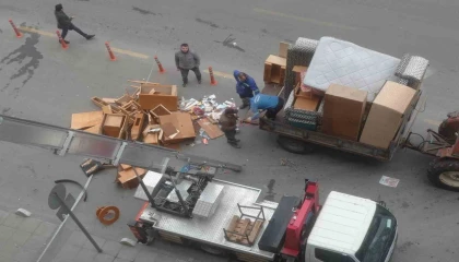 Mersinde halk sağlığını tehdit eden çöp ev temizlendi