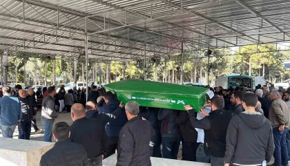 Mersindeki kazadan acı hikaye: İkizleri ölüm ayırdı, 3 cenaze yan yana defnedildi