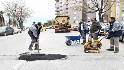 Muratpaşada yollar onarılıyor