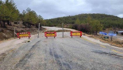 Mutta aşırı yağış nedeniyle Çivi Mahallesi, Söğütözü yayla yolu ulaşıma kapandı