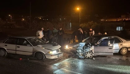 Osmaniyede iki otomobil kafa kafaya çarpıştı: 4 yaralı