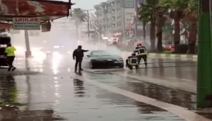 Osmaniyede park halindeki otomobil yandı