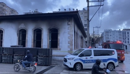 Osmaniyede restorasyonu yapılan asırlık okulda çıkan yangın söndürüldü