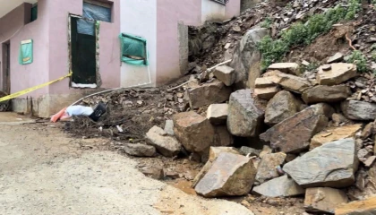 Osmaniyede toprak kayması nedeniyle bir evde hasar oluştu