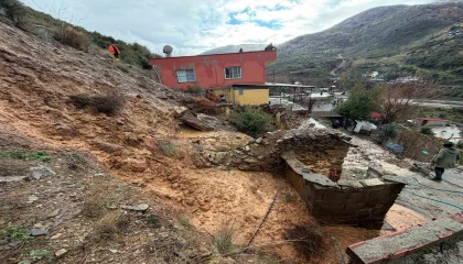 Osmaniyede yağış sonrası toprak kaydı: 5 ev boşaltıldı