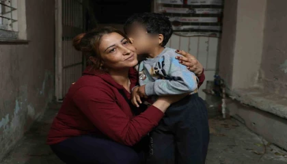 Otogarda söyledikleriyle yürekleri dağlayan çocuk ve ailesi, yeni evlerine kavuştu