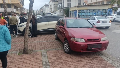 Otomobille motosiklet çarpıştı: 1 yaralı