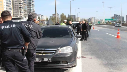 Otoyolda araç içinde sır ölüm: Başından tüfekle vurulmuş halde bulundu