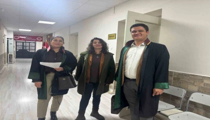 Oyuncu Metin Akpınarın biyolojik kızı tazminat davasını kazandı