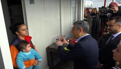 Özgür Özel Osmaniyede depremzedelerle bir araya geldi