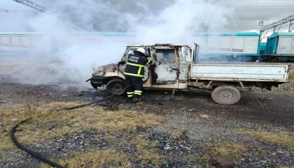 Payasta kamyonet alevlere teslim oldu