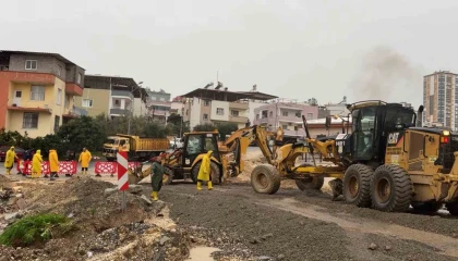 Tarsusta sağanak yağışlara ekipler anında müdahale etti