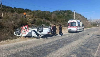 Ters dönen otomobilin sürücüsü yaralandı