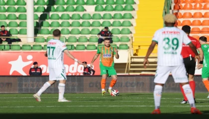 Trendyol Süper Lig: Alanyaspor: 1 - Konyaspor: 0 (İlk yarı)