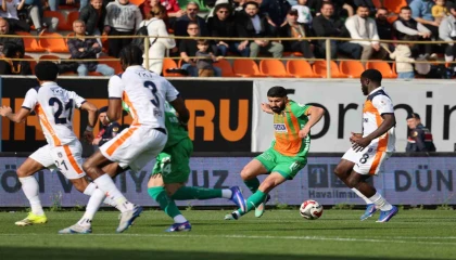 Trendyol Süper Lig: Corendon Alanyaspor: 0 - RAMS Başakşehir: 2 (İlk yarı)