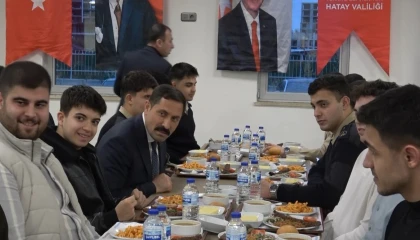 Vali Masatlı üniversite öğrencileriyle iftar sofrasında bir araya geldi