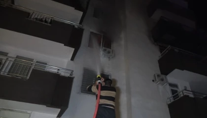 5 katlı binada korkutan yangın:2 kişi dumandan etkilendi