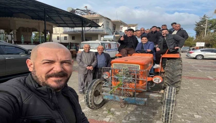 50 yıllık gelenek bozulmadı, traktörle mezarlık ziyareti