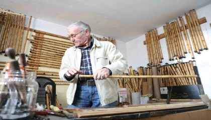 80 yaşında Çukurova kamışlarını sanata dönüştürüyor