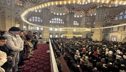 Adanada bayram namazı kılındı