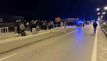 Adanada belediye otobüsüyle çarpışan motosiklet sürücüsü genç, hayatını kaybetti