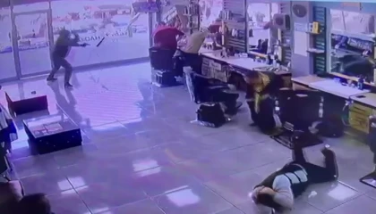 Adanada berberde böyle ateş etti: 1 yaralı