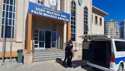 Adanada trafikte araçtan inip sürücüye saldıran iki kişi tutuklandı