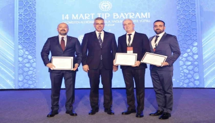 Adanalı sağlıkçılara Yılın Hekimi ve Yılın Sağlık Çalışanı ödülü