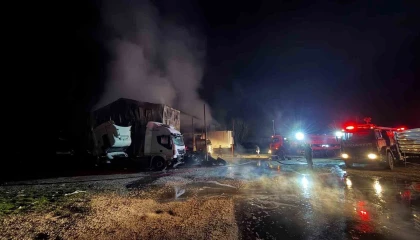 Ağır vasıta servisinde yangın çıktı: 2 çekici, 1 kamyon zarar gördü