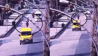 Akan trafiğe aldırış etmeden ön kaldıran sürücüye 46 bin TL ceza