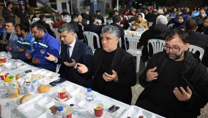 Akdenizde birlik sofrası: Kaymakam Şener personelle iftar yaptı