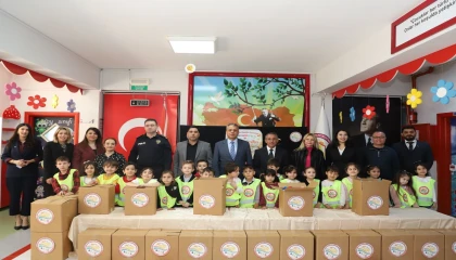 Aksuda miniklerden büyük dayanışma: 51 Ramazan kolisi ihtiyaç sahiplerine ulaştırılacak