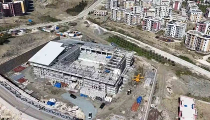 Alazı Mahallesinde 1500 kişilik Spor Tesisinde çalışmalar sürüyor